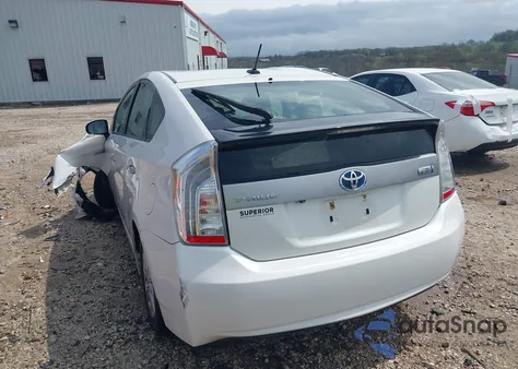 2013 Toyota Prius Plug-In z USA, uszkodzony, nr VIN JTDKN3DP1D3047013